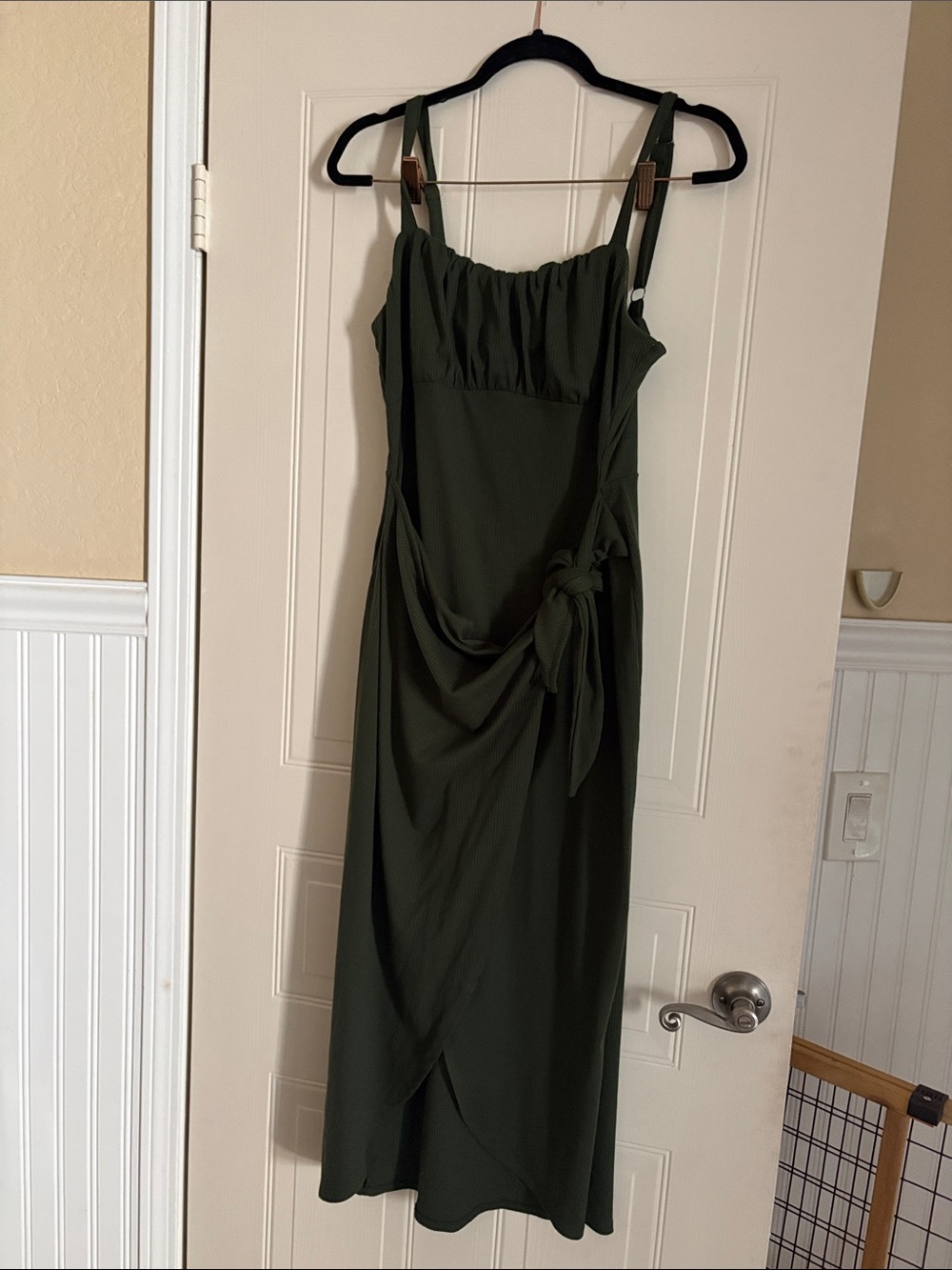 Nina Britton, olive green dress L
